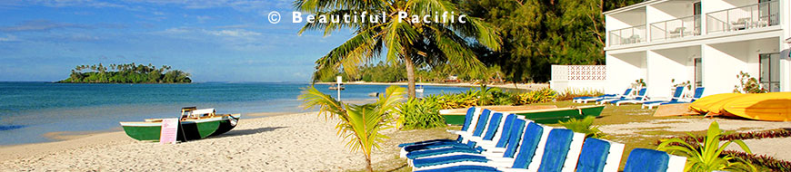 palm trees at a cook island hotel on rarotonga