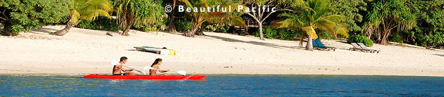 kayking beside a cook islands beach bunaglow