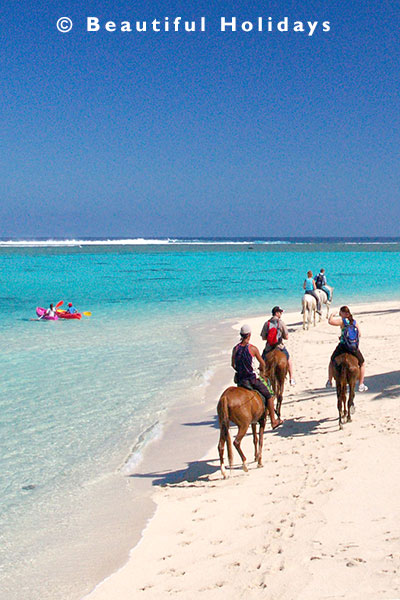 couple enjoying beach in rarotonga