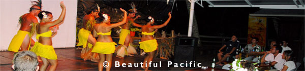 cook islands dancers at a nightclub